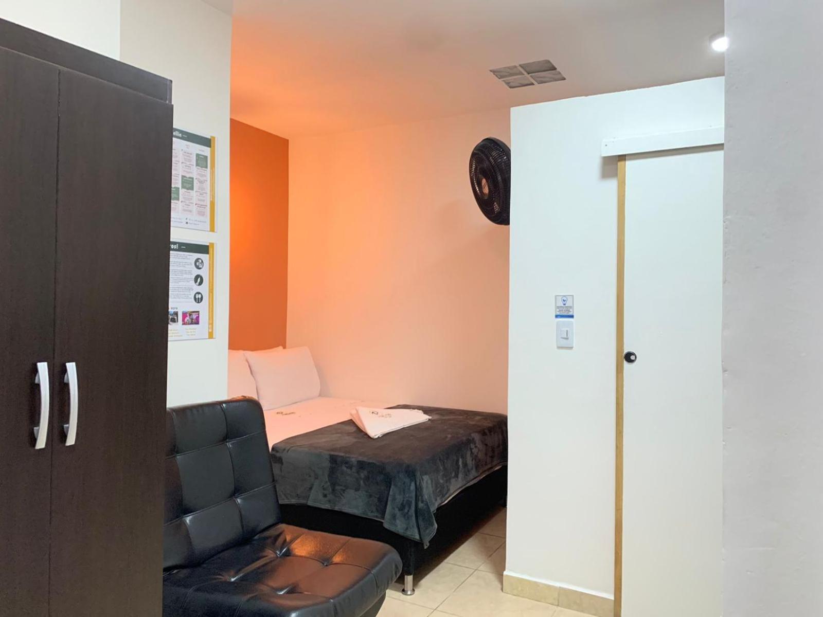 Poblado Guest House เมเดยิน ภายนอก รูปภาพ