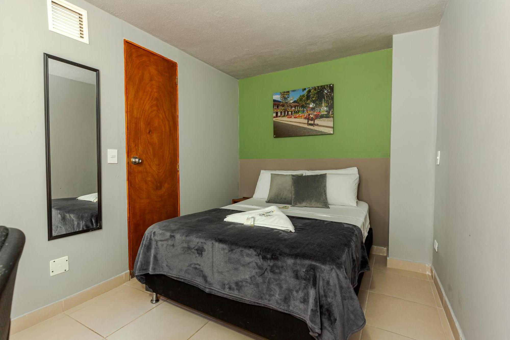 Poblado Guest House เมเดยิน ภายนอก รูปภาพ